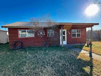 420 E Mclain St, Seymour, TX 76380