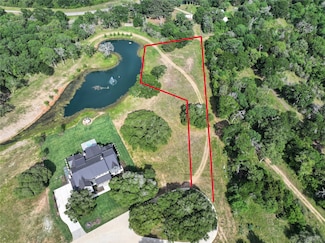 119 Red Stag Ln, Columbus, TX 78934