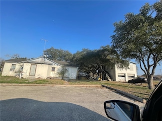 600 E Merriman St, Sinton, TX 78387