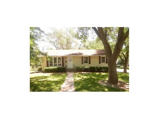 7327 W 89th St, Overland Park, KS 66212