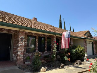 520 E Hickory St, Lindsay, CA 93247