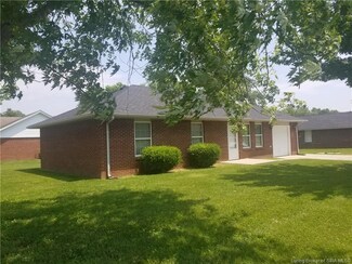 674 N Susan Way, Pekin, IN 47165