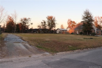 65 Horseshoe Ln, Sulphur, LA 70663