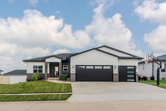 2007 Reese Rd, Cedar Falls, IA 50613