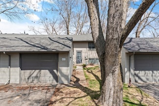 4377 Arden View Ct, New Brighton, MN 55112