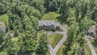 103 Champion Ln, Chagrin Falls, OH 44022