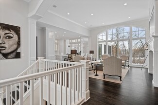 510 Locust Hills Dr, Wayzata, MN 55391