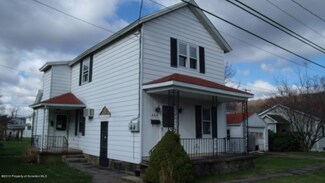 606 Pine St, Mayfield, PA 18433