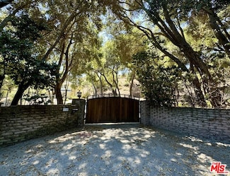 730 Crater Camp Dr, Calabasas, CA 91302