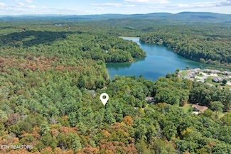 33 Hunterwood Ct, Crossville, TN 38558