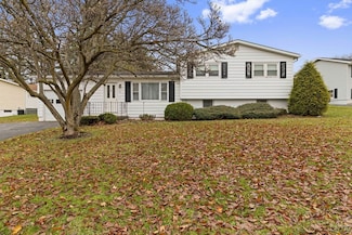 42 Westwood Dr, Auburn, NY 13021