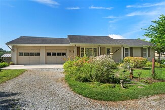 50 Lofty Pine Ln, Mills River, NC 28759