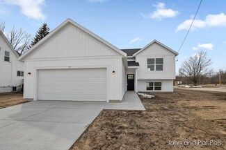 75 N 2nd St NE, Cedar Springs, MI 49319
