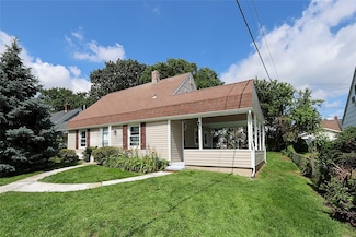 16 Primrose Ln, Levittown, NY 11756