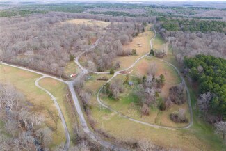 526 Lusk Rd, Golconda, IL 62938