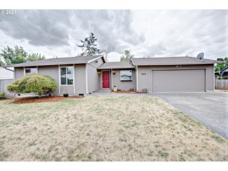 2816 NE 24th St, Gresham, OR 97030