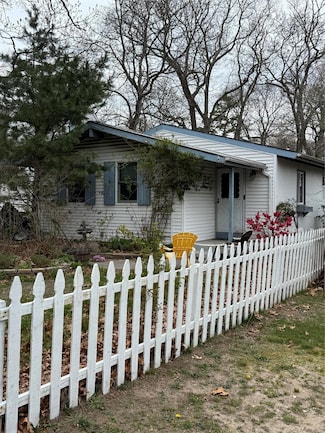 9 Montgomery Ave, Mastic, NY 11950