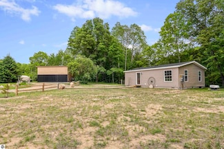 8761 W 48 Rd, Wellston, MI 49689