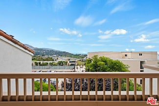 23908 De Ville Way Unit A, Malibu, CA 90265