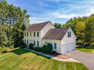 3 Button Rd, Easthampton, MA 01027
