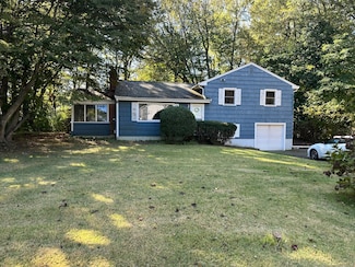 588 Summit Dr, Orange, CT 06477