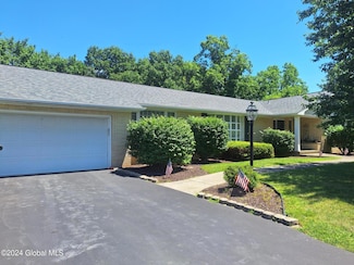 153 Horizon View Dr, East Greenbush, NY 12061
