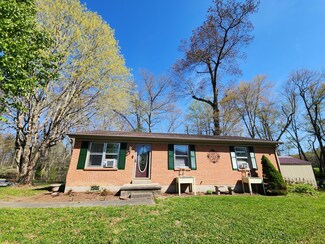 108 Brushwood Ct, Berea, KY 40403