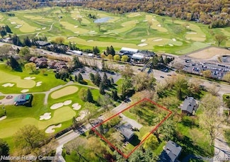 6450 Gilbert Lake Rd, Bloomfield Hills, MI 48301