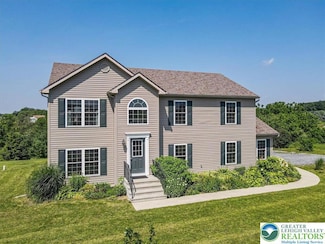 5948 Valley View Ct, Slatington, PA 18080