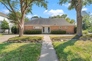5667 Overbrook Ln, Houston, TX 77056