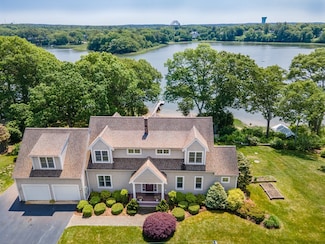 14 Nye Ln, Buzzards Bay, MA 02532
