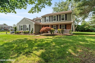 14 Lincolnshire Dr, Manalapan, NJ 07726