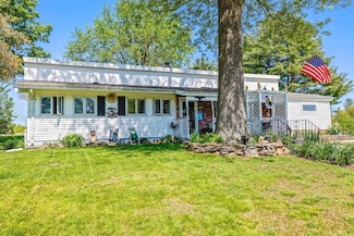 8 High St, Granby, MA 01033