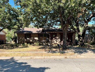 2006 Mercedes Rd, Denton, TX 76205