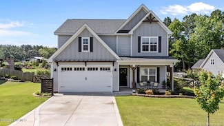 829 Warwick Ln, Carthage, NC 28327
