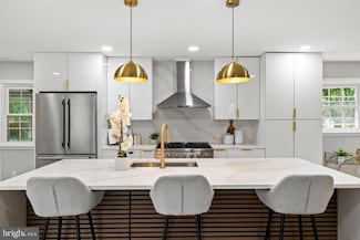 9813 Singleton Dr, Bethesda, MD 20817