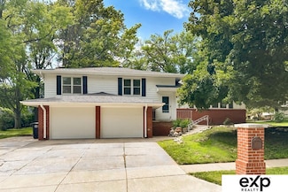 922 N 122nd St, Omaha, NE 68154