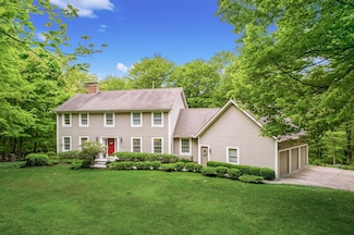 395 Fern Hill Dr, Granville, OH 43023