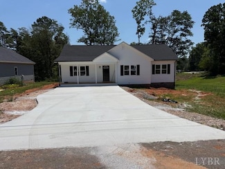 166 Plant Dr, Appomattox, VA 24522