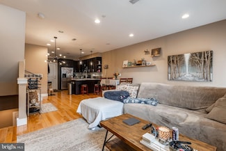 16 W Thompson St Unit A, Philadelphia, PA 19125