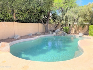5243 W Whitten St, Chandler, AZ 85226