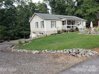 5570 George Henry Dr, Hickory, NC 28602