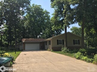 11437 Westwood Hills Dr, West Burlington, IA 52655
