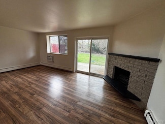 150 Huronview Ct, White Lake, MI 48386