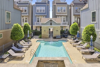 702 N Shepherd Dr, Houston, TX 77007