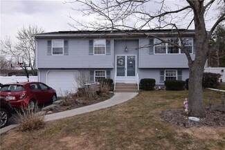 28 Bramble Ln, West Warwick, RI 02893