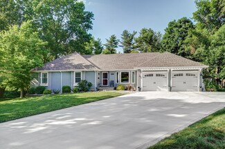 2407 S Claremont Cir, Springfield, MO 65804
