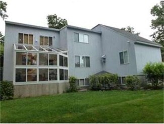 4 Lantern Ln, Worcester, MA 01609