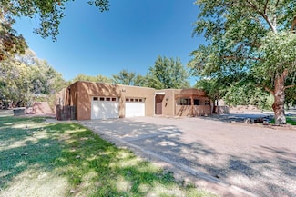 1119 Roadrunner Ln NW, Los Ranchos, NM 87107