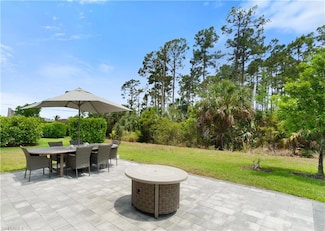 9519 Foxglove Ln, Naples, FL 34120